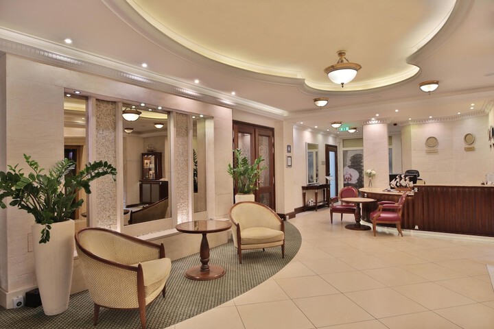 Entrance & Lobby