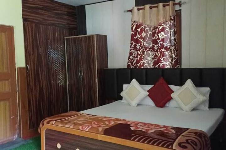 Room 9 of 31
