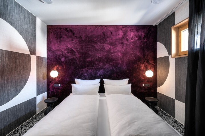 Room 18 of 173
