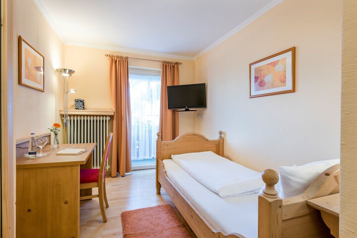 Room 3 of 38