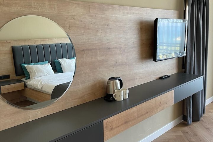 Room 9 of 48