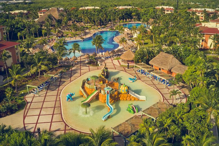 Hotel Pool