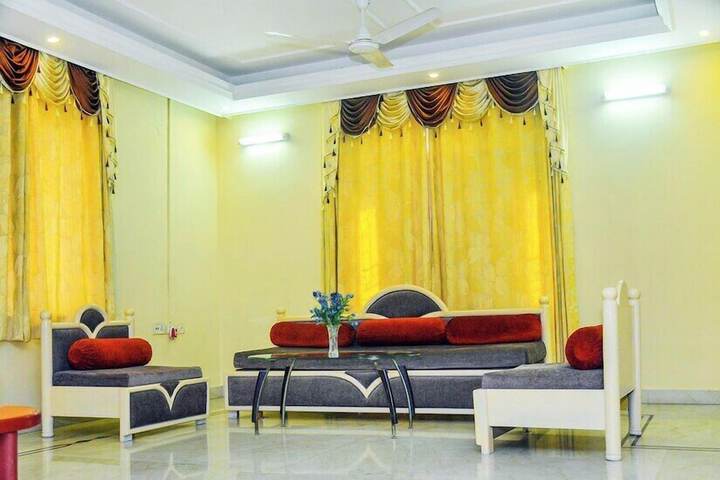 Hotel Samanta by Stays Easy in Barasat