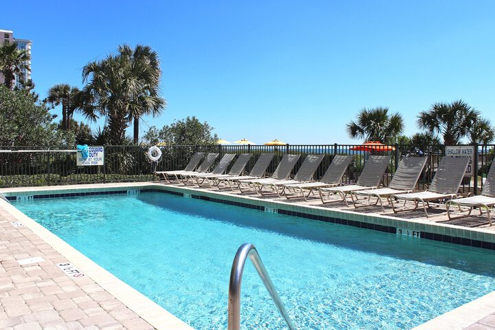 Hotel Pool