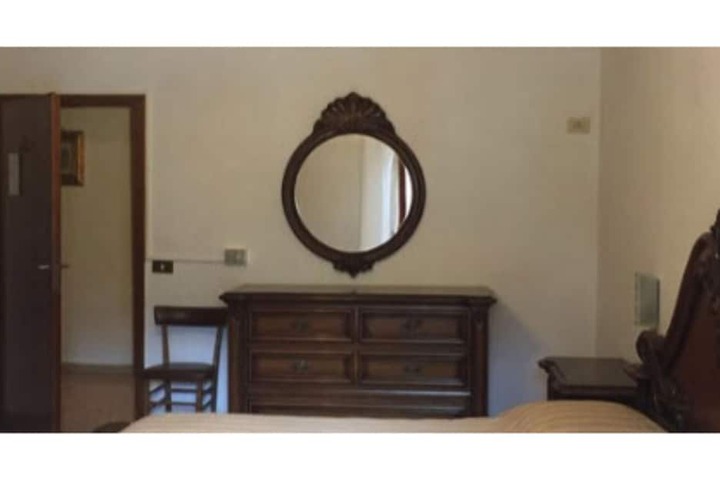 Room 5 of 42