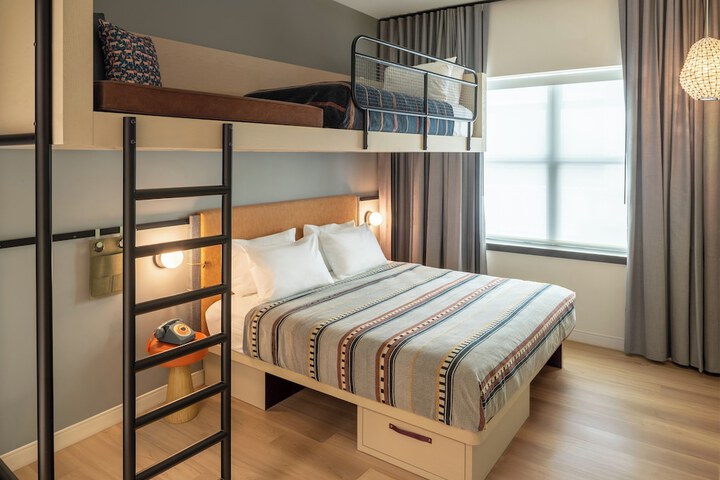 Room 12 of 66