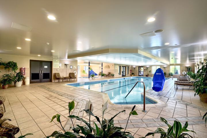 Indoor spa tub
