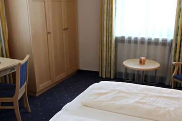 Room 9 of 53