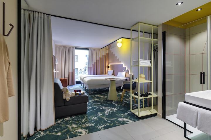 Room 16 of 87