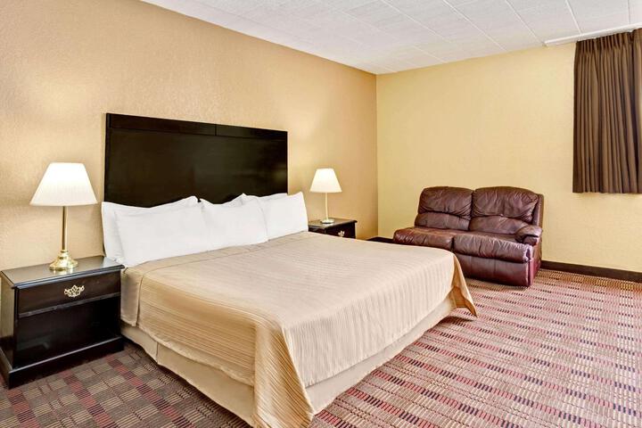 1 King Bed (1 of 12)