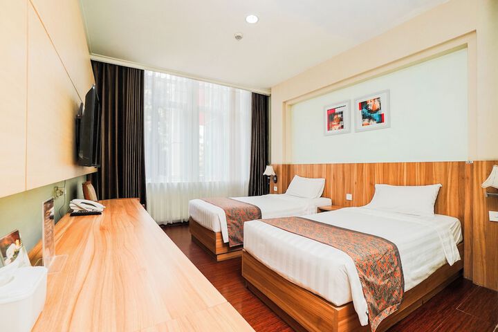 Room 5 of 10