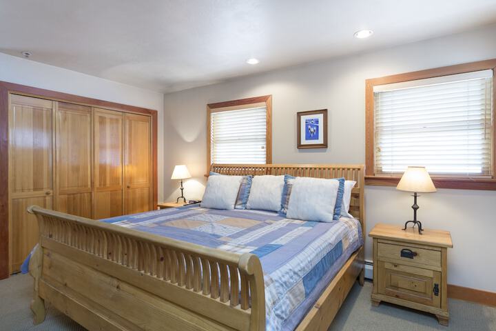 Room 8 of 364