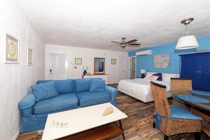Room 33 of 60