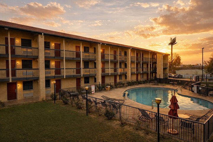 Hotel Pool