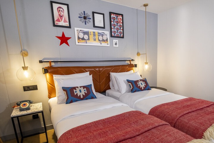 Room 46 of 147