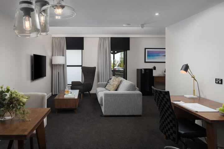 Room 10 of 91