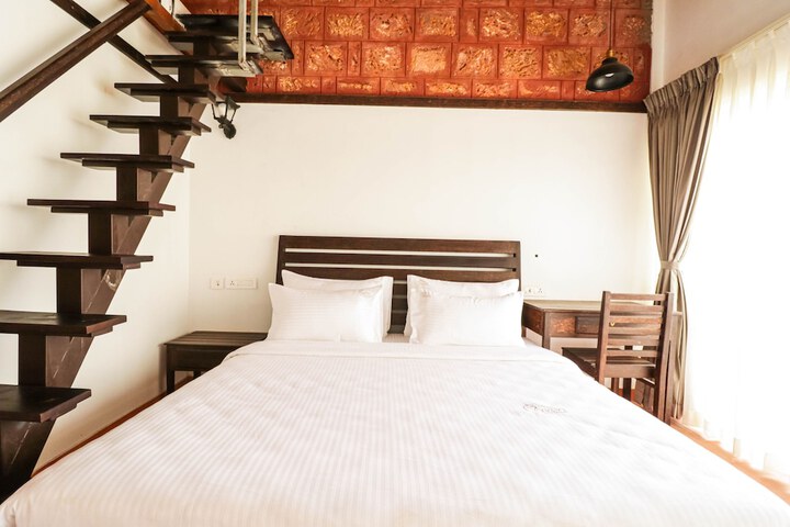 Room 8 of 28