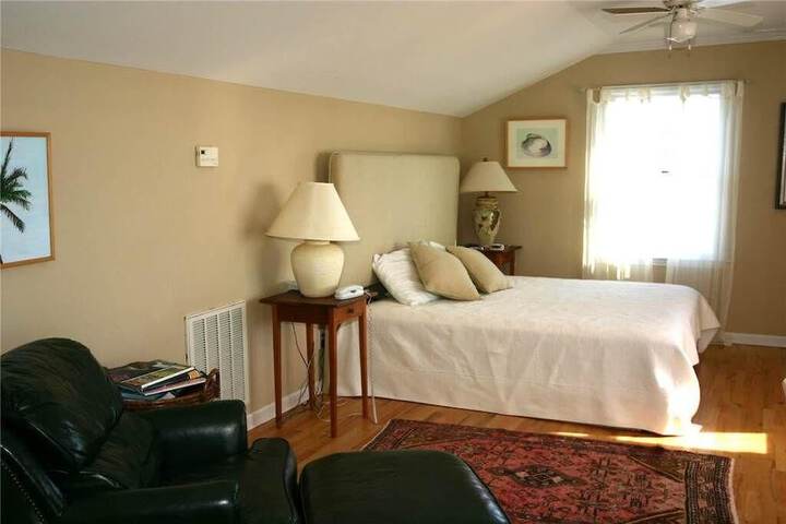 Room 6 of 13