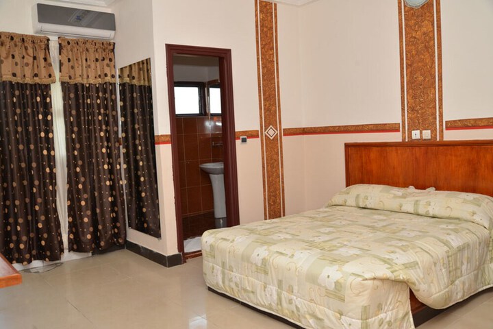 Room 9 of 22