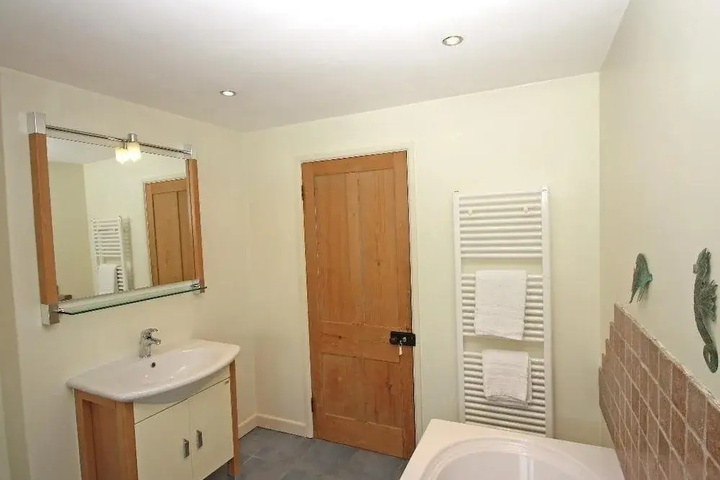 Room 7 of 14