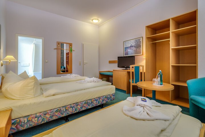 Room 33 of 84