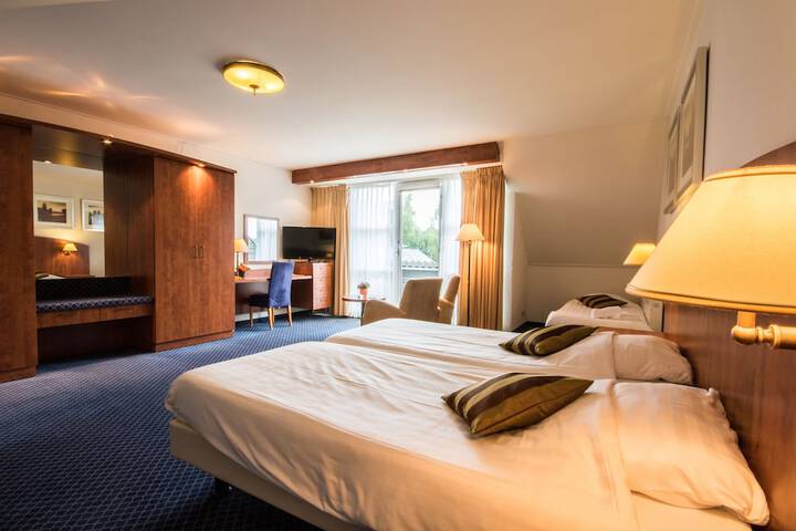 Room 4 of 71