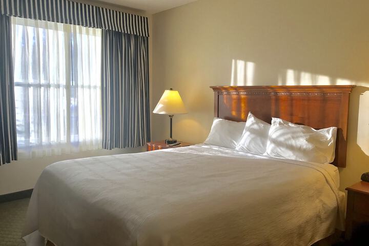 1 Queen Bed (1 of 12)