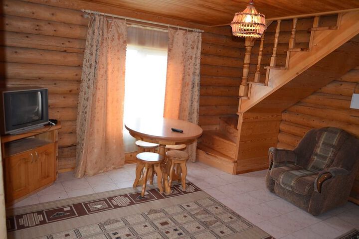 Room 7 of 18