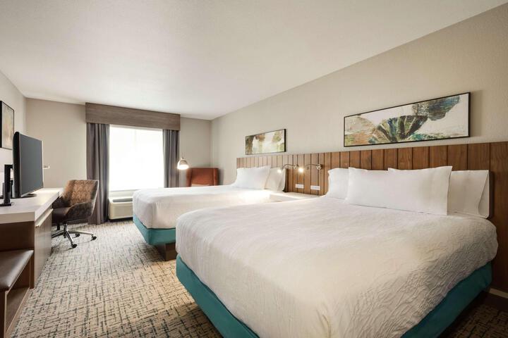 2 Queen Beds (4 of 8)