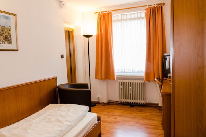 Room 14 of 42