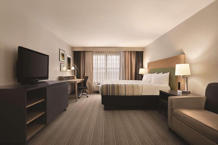 1 King Bed (10 of 10)