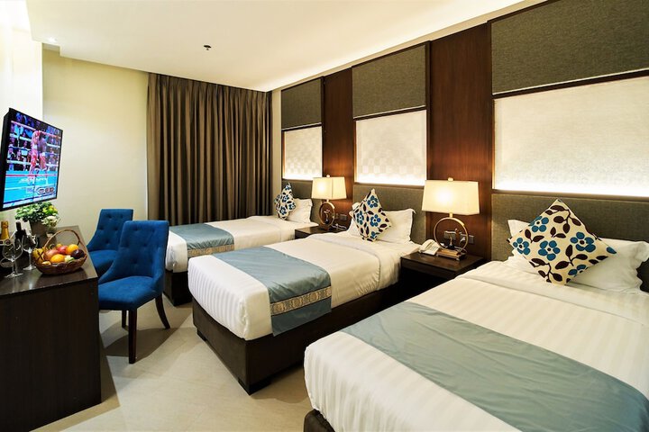 Room 6 of 30