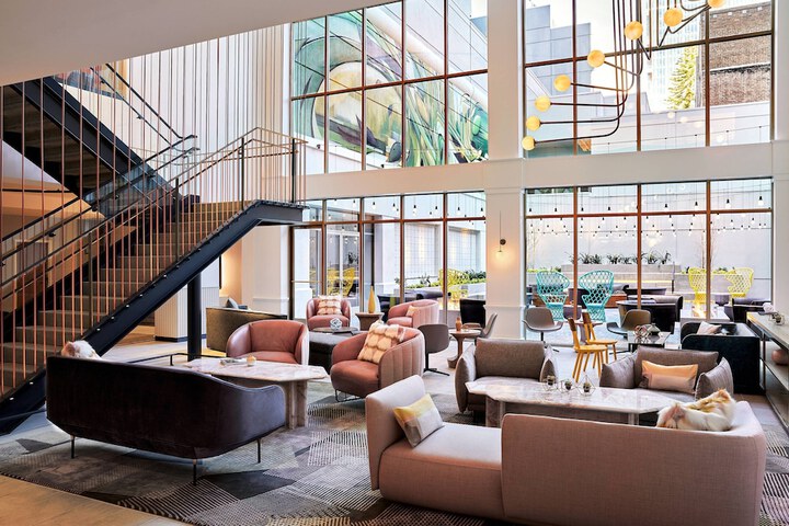 Lobby lounge