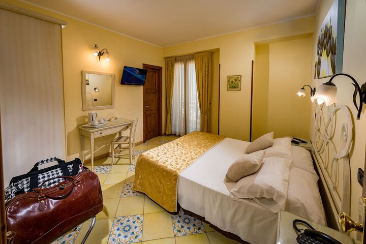 Room 12 of 120