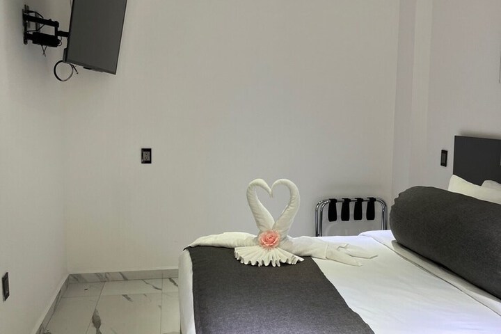 Room 9 of 28