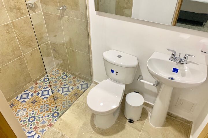 Room 14 of 18