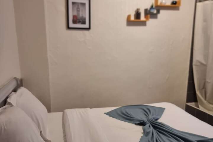 Room 9 of 12