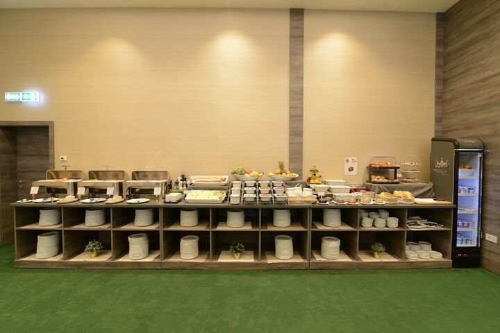 Dining 31 of 38