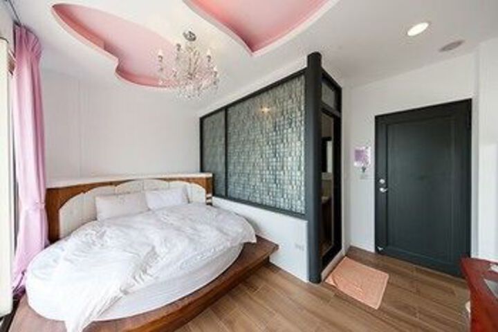 Room 12 of 14