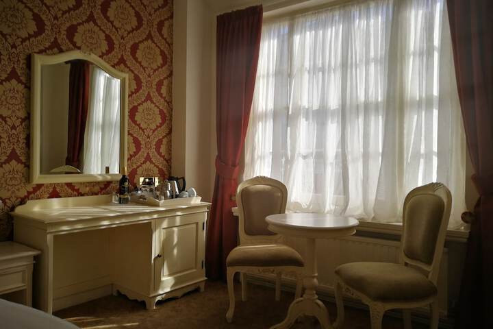 Room 53 of 132