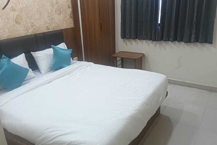 Room 11 of 20