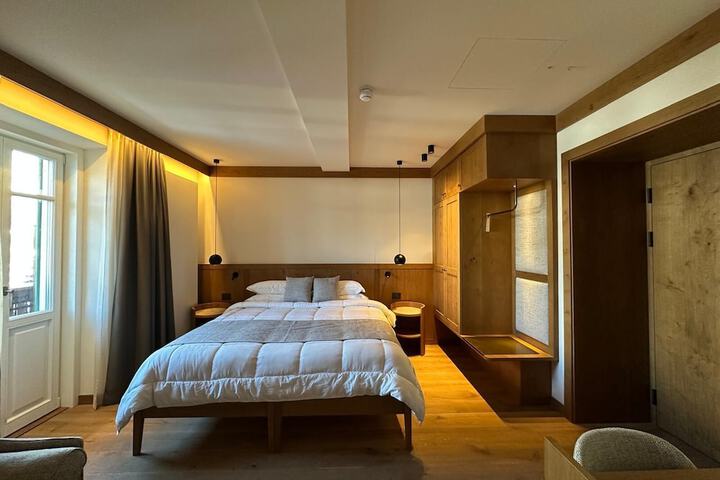 Room 17 of 106