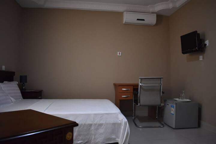 Room 6 of 30