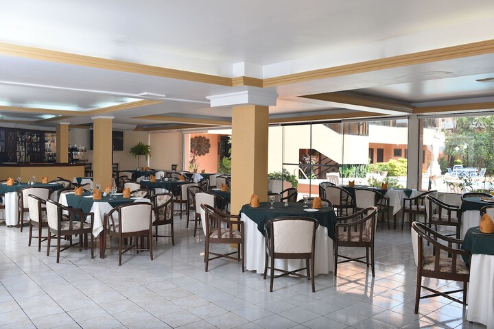 Dining 54 of 55