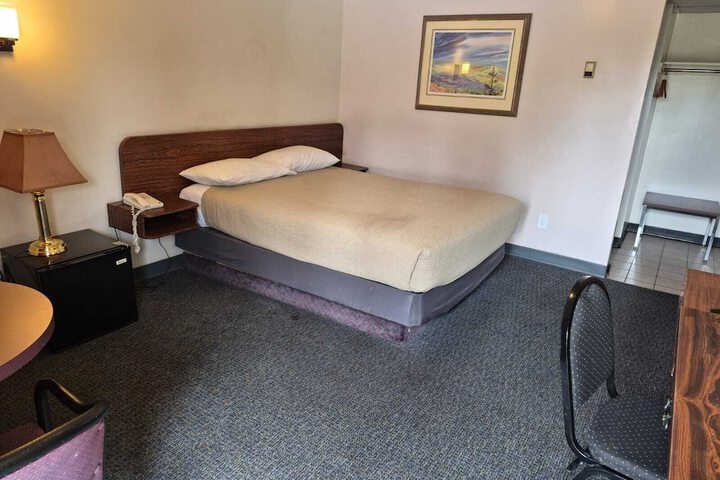Room 4 of 6
