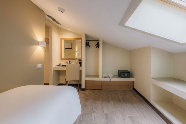 Room 30 of 96