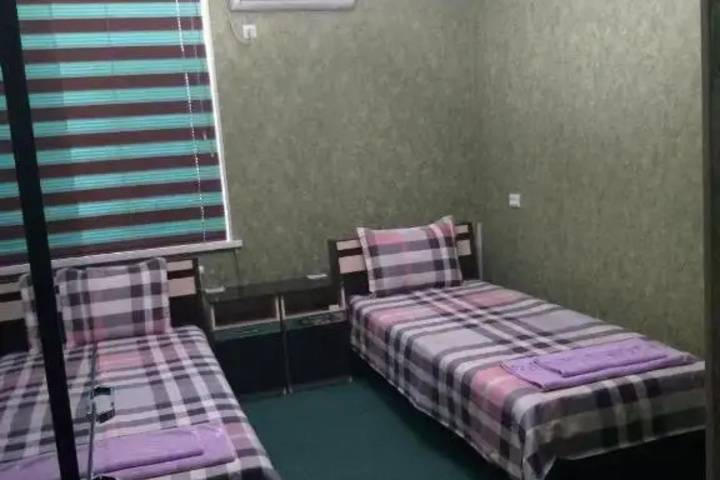 Room 6 of 12