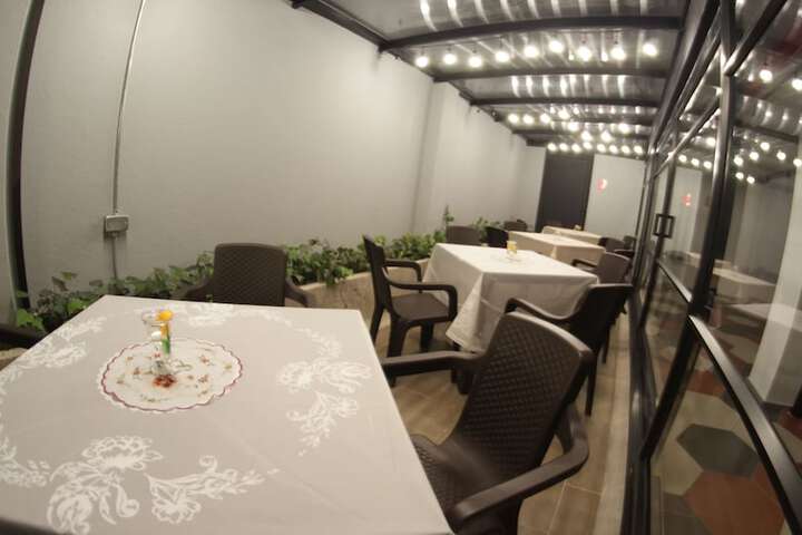 Dining 19 of 21