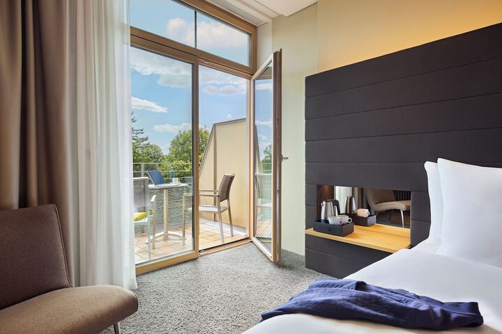Room 4 of 63