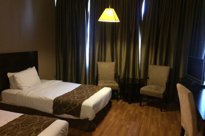 Room 5 of 17